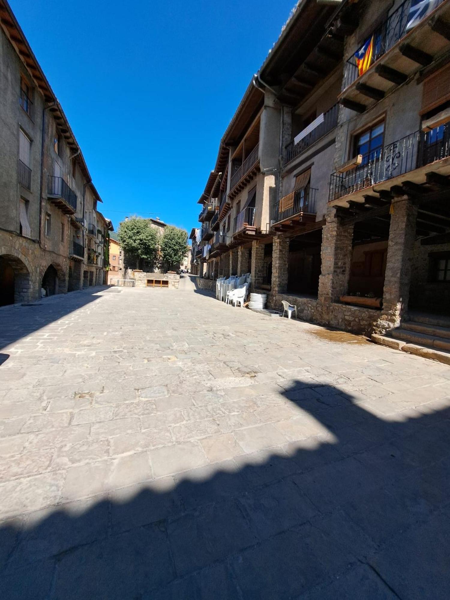 Pis Turistic De 170 M2 A La Placa Porxada De Baga Bagian luar foto
